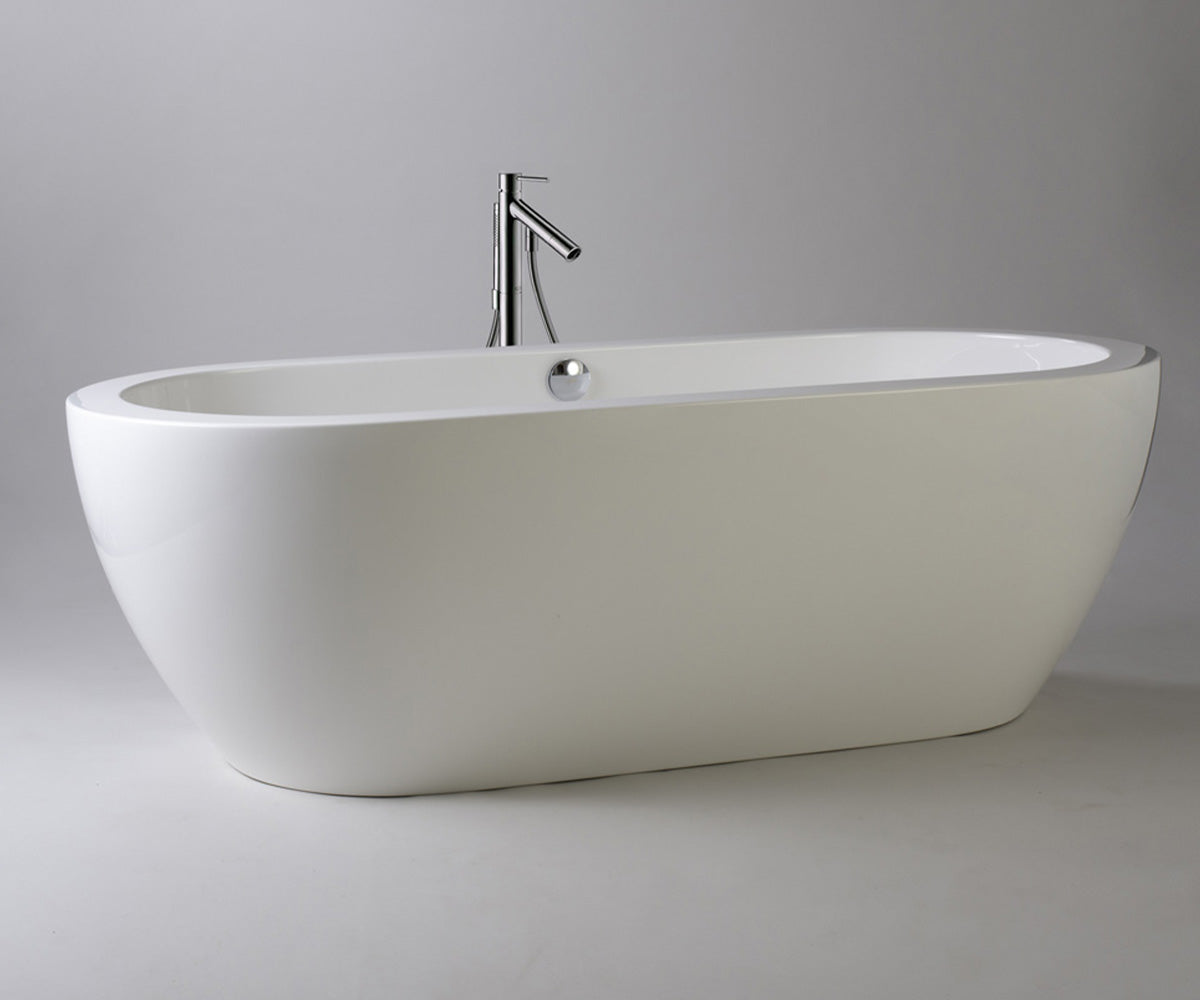 Genesis free-standing bathtub with the AIR+ system