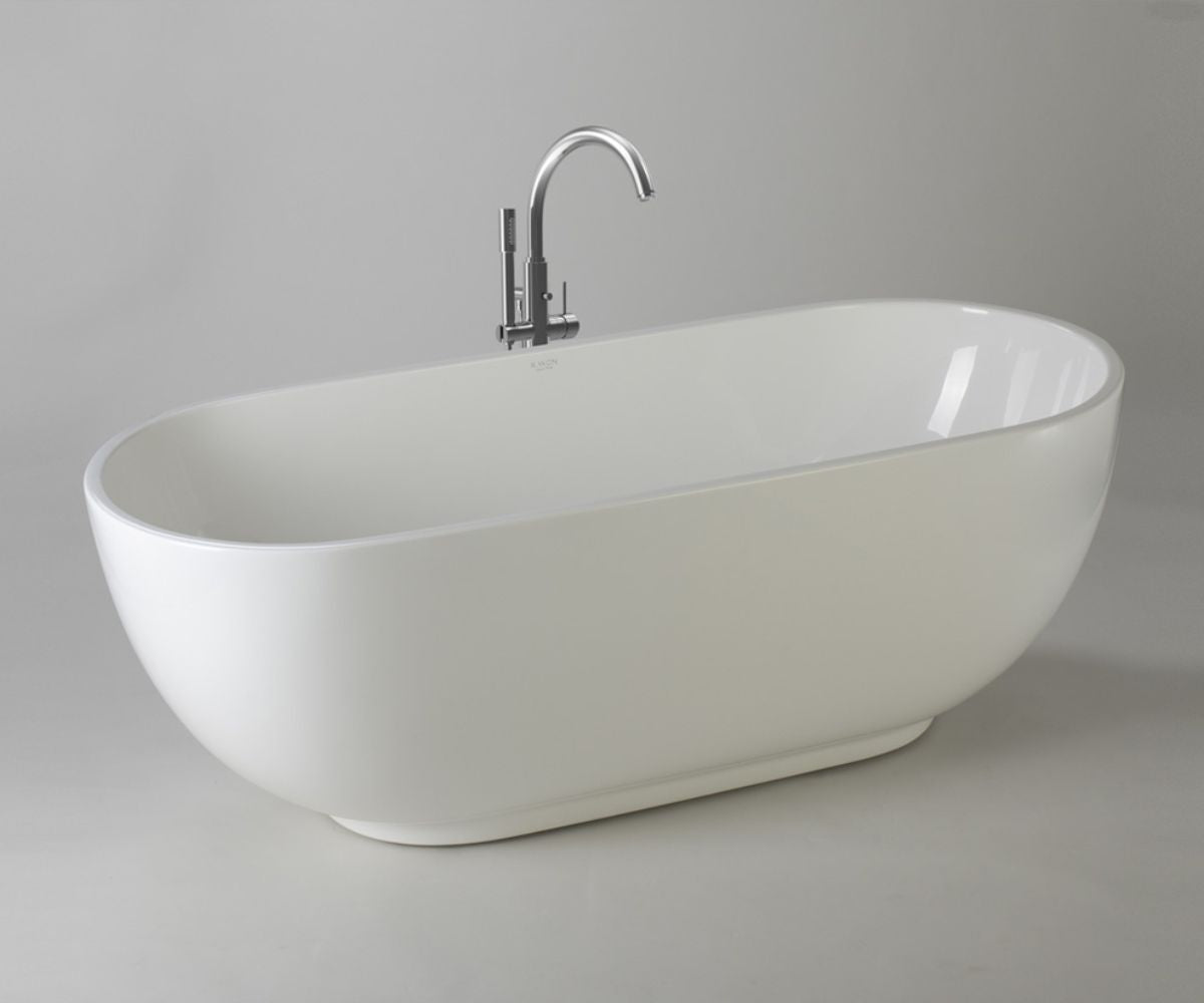 Modern freestanding bathtub with the AIR+ system