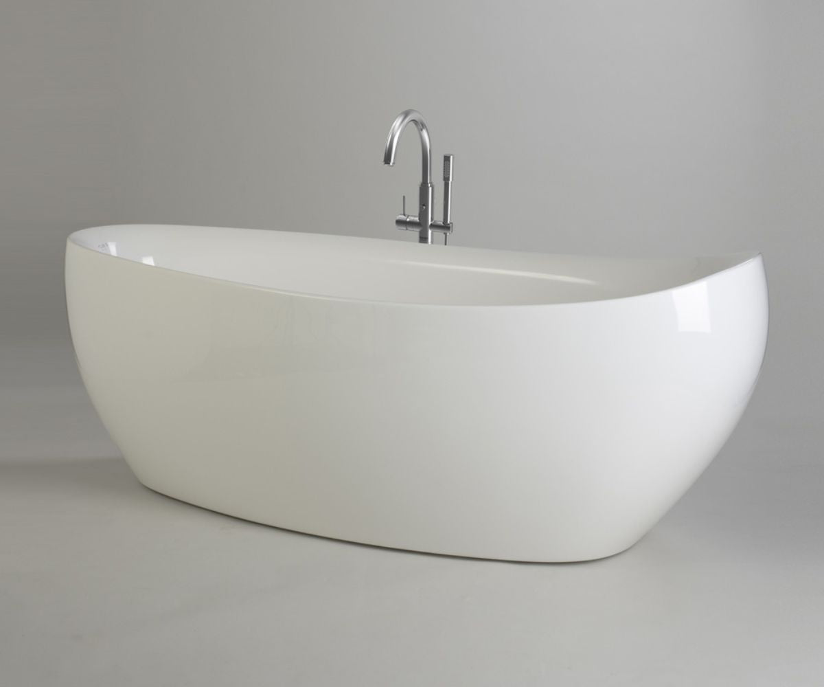 Freestanding Ambiente bathtub with the AIR+ system