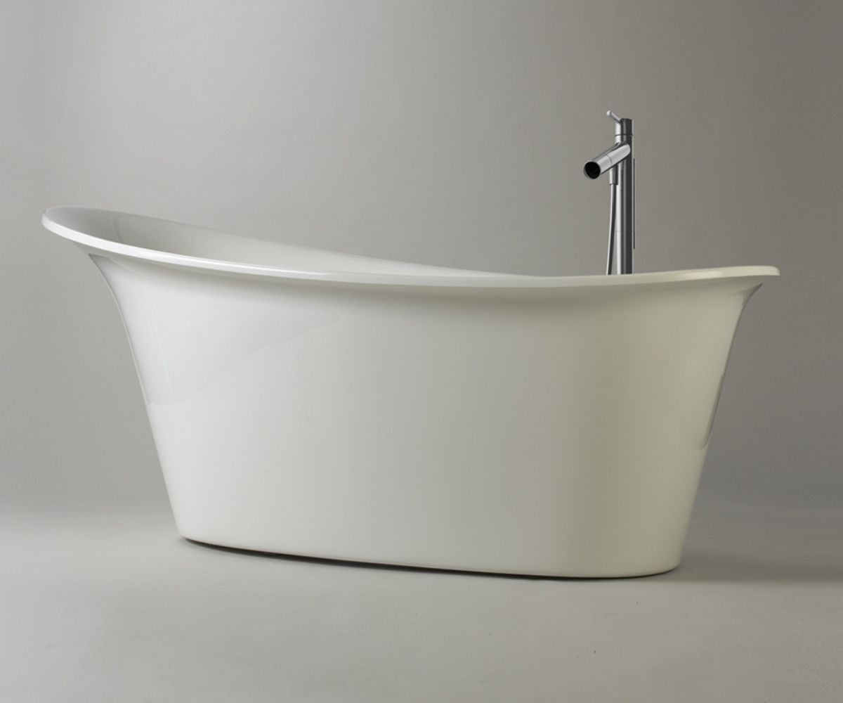 Euphoria freestanding bathtub with the AIR+ system