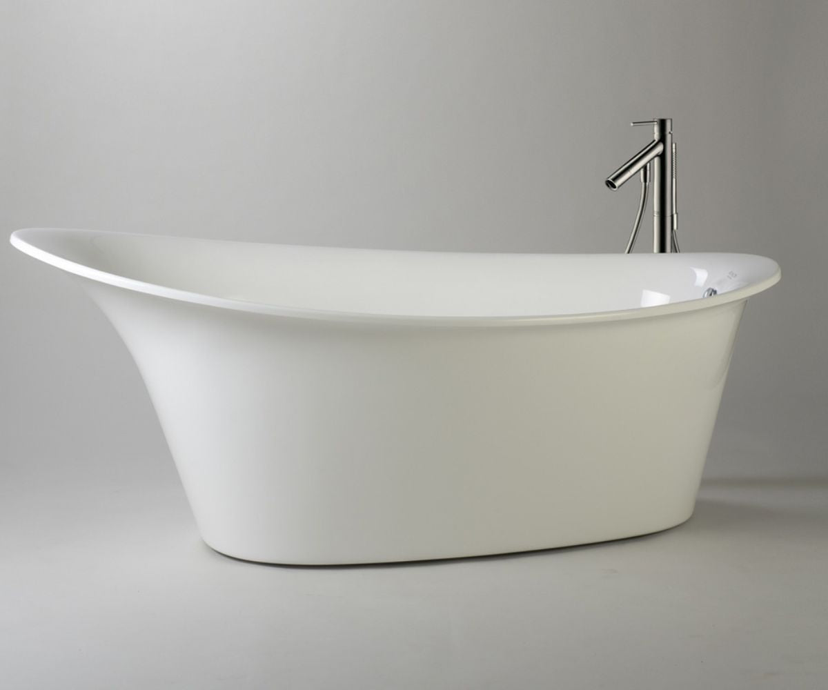 Euphoria freestanding bathtub with the AIR+ system