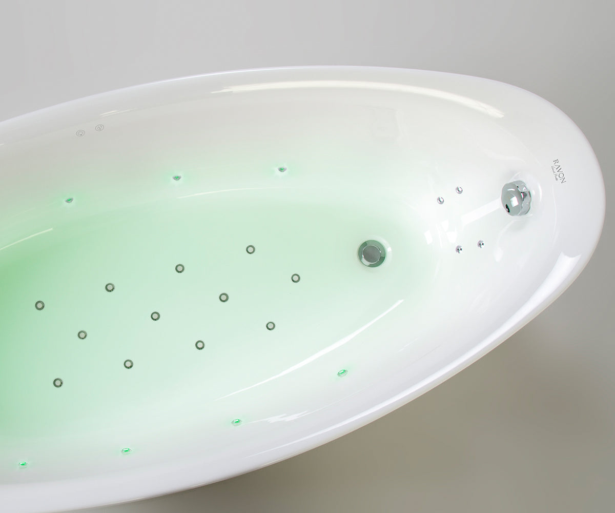 Freestanding Ambiente bathtub with the AIR+ system