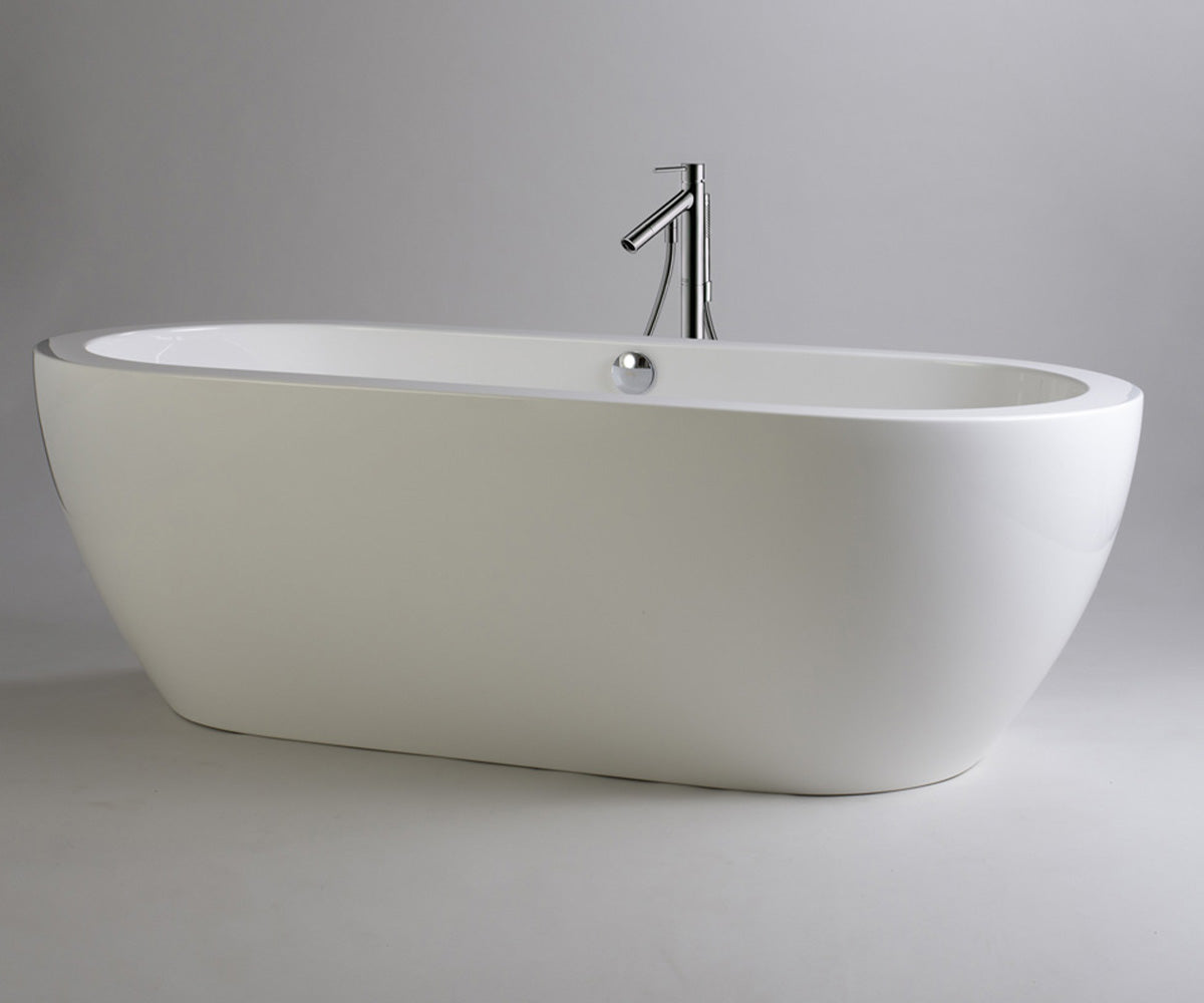 Genesis free-standing bathtub with the AIR+ system