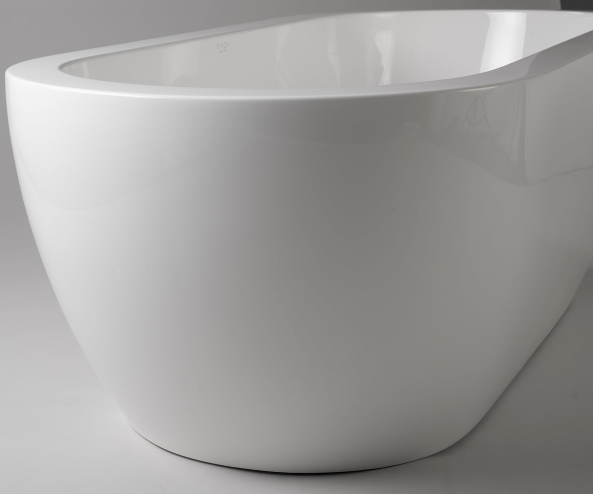 Genesis free-standing bathtub with the AIR+ system