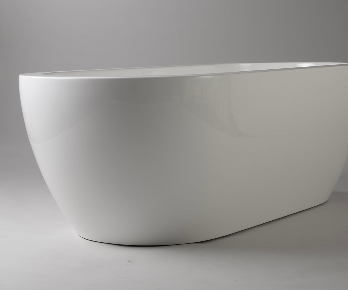 Genesis free-standing bathtub with the AIR+ system