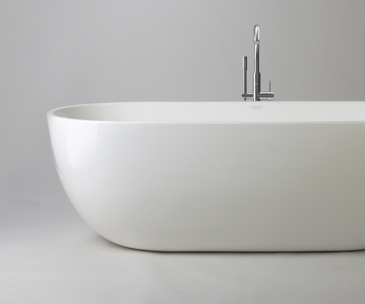 Space free-standing bathtub with the AIR+ system 