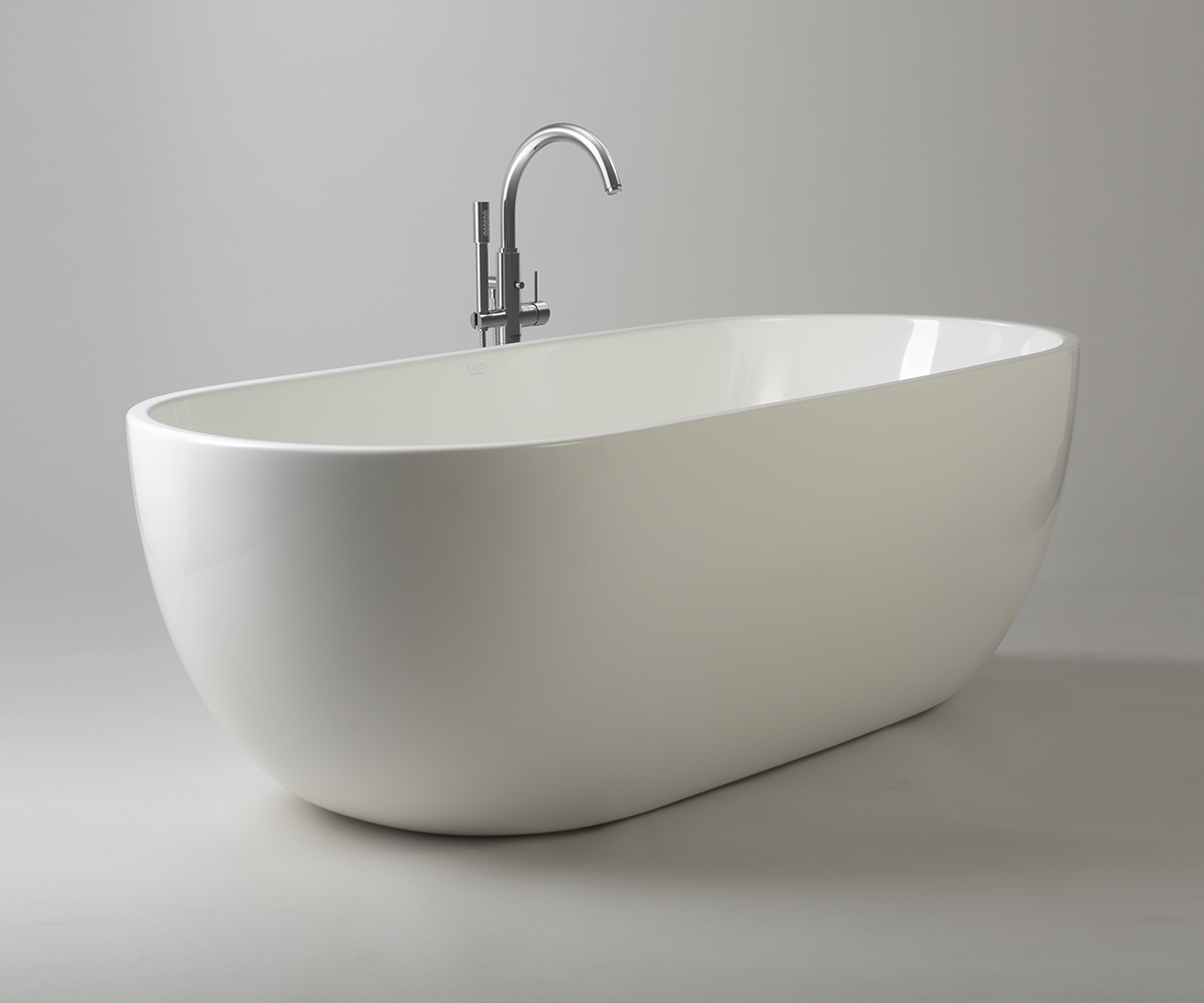 Space free-standing bathtub with the AIR+ system 