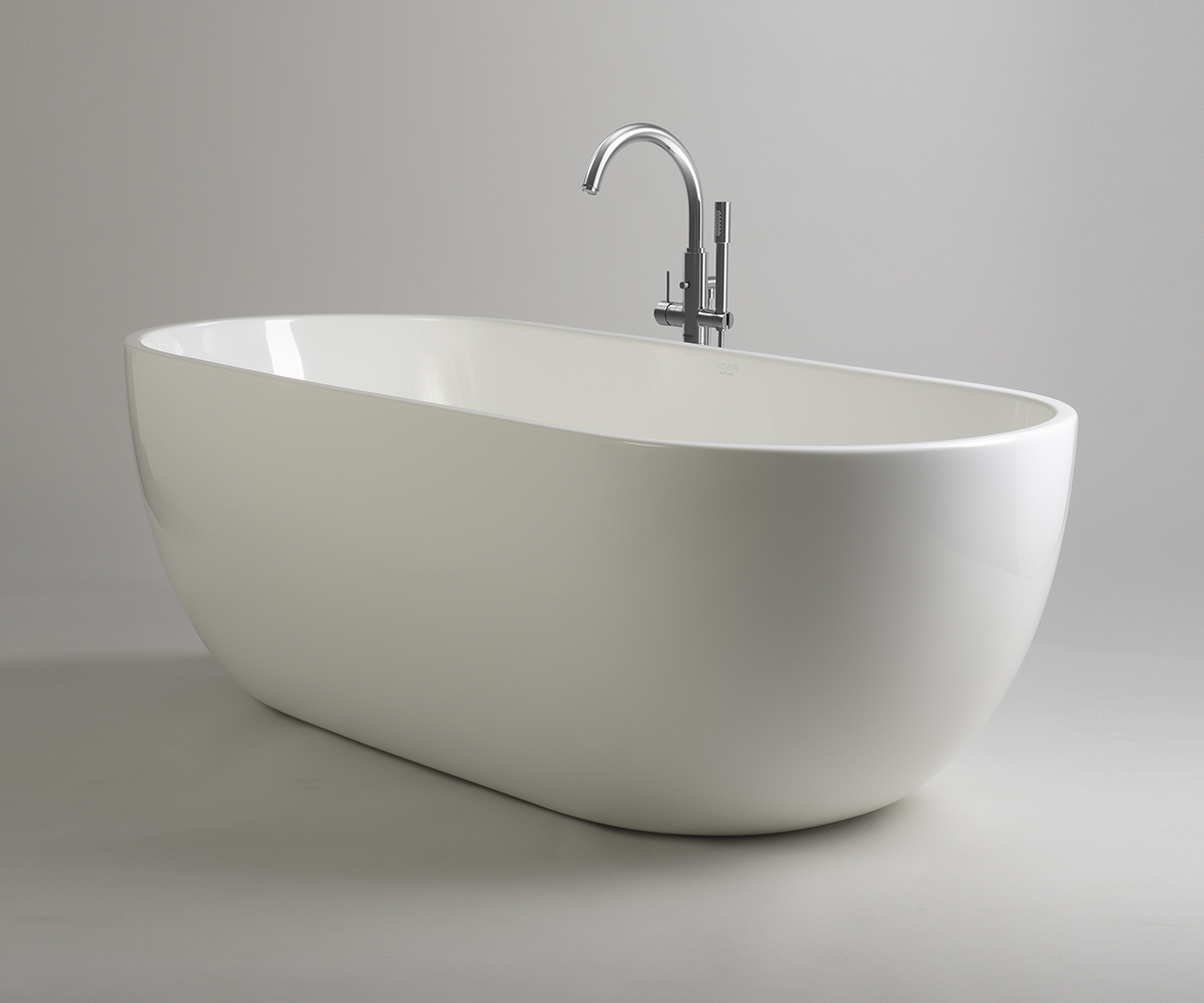 Space free-standing bathtub with the AIR+ system 