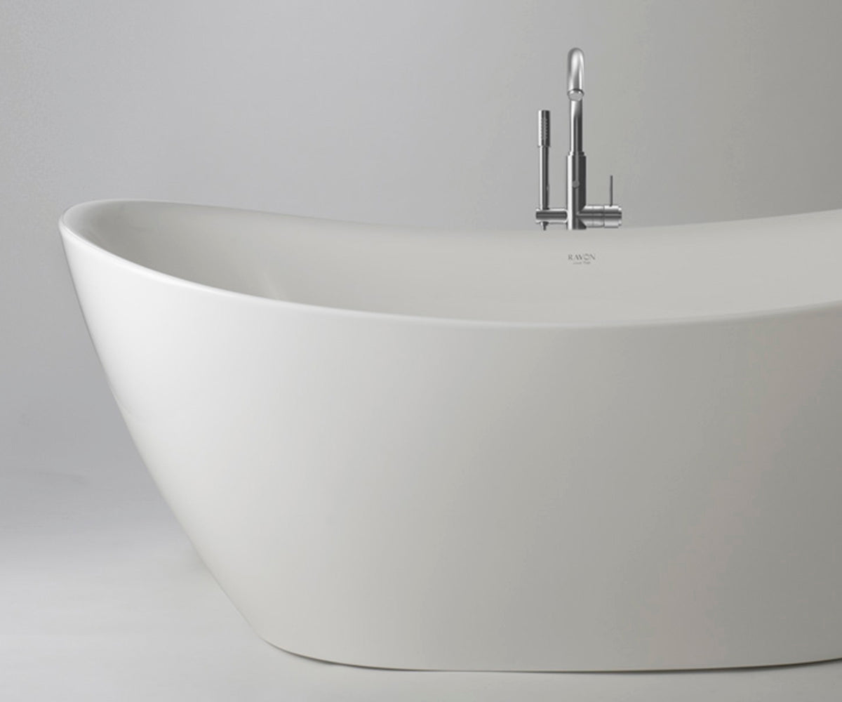 Free-standing Tulipano bathtub with the AIR+ system